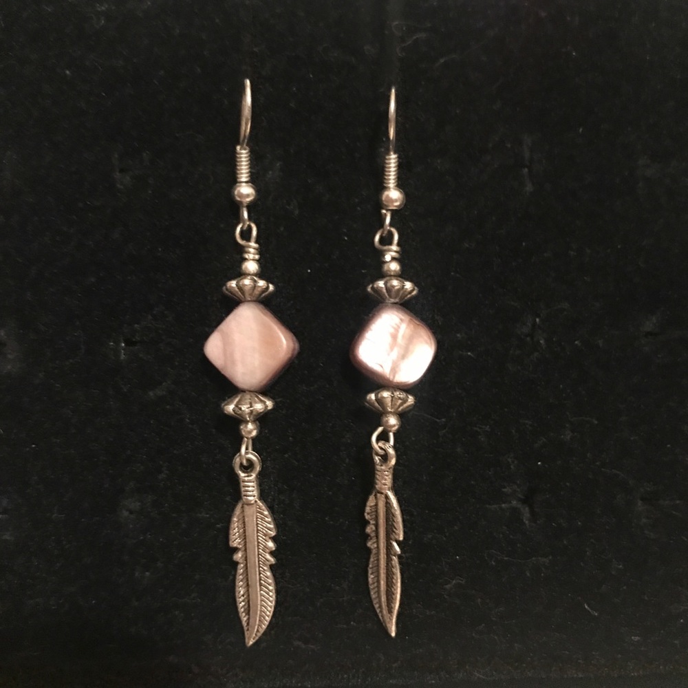 Earrings with silver feather